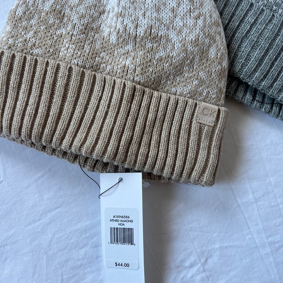 NEW Bundle Of 2 Calvin Klein Beanies, For The Price Of One - Picture 3 of 4